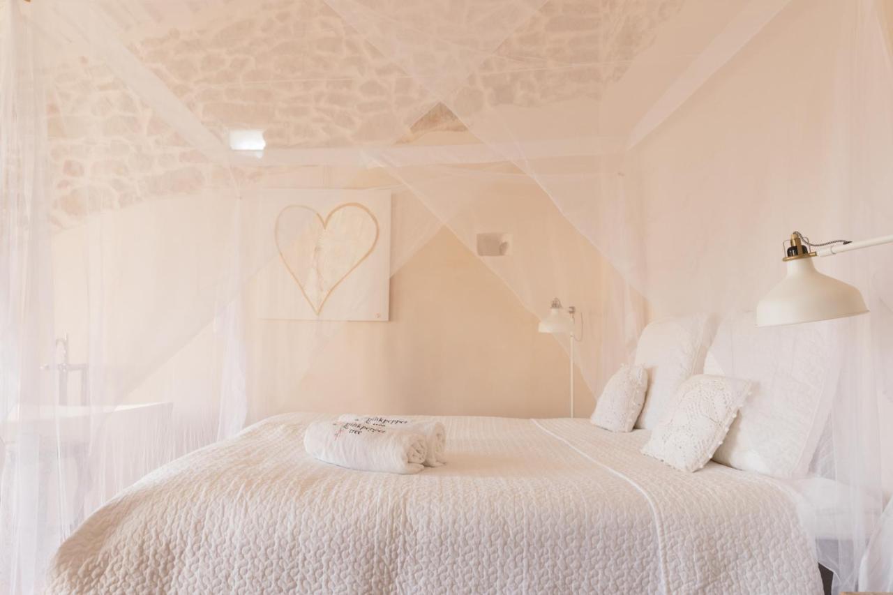 Home Hotel The Pink Pepper Tree Lloseta Bagian luar foto